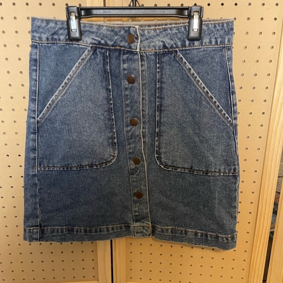 ๐5/$25๐โ Forever 21 denim front button mini skirt size 28โ - Picture 2 of 9